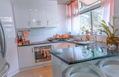 West Lakes House | Lake access, Golf Course, Kayak, Paddle Board & FUN sleeps 8