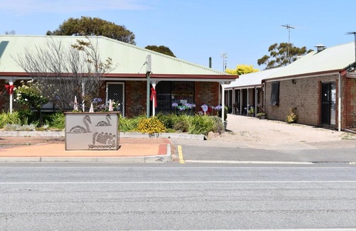 Bonney Hotel | Lake Albert Motel