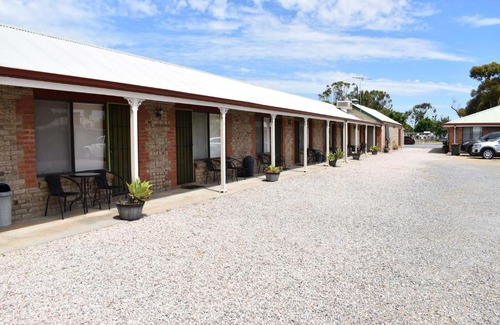 Bonney Hotel | Lake Albert Motel