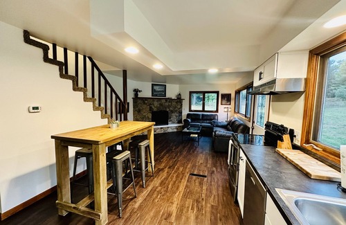 Tomahawk House | Lake Alice Duck Bay Chalet, Atv/Utv Snowmobile Hunting Paradise!