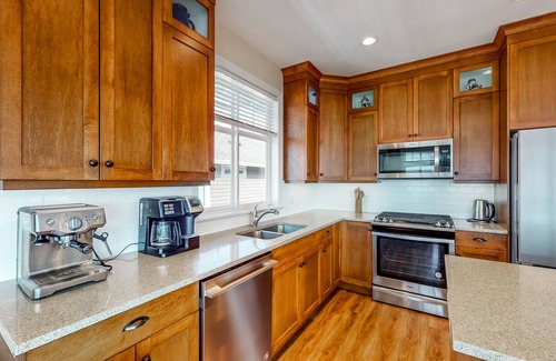 Okanagan-Similkameen House | Lake and Mountain Views | Golf cart | Boat slip