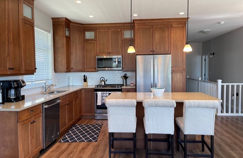 Okanagan-Similkameen House | Lake and Mountain Views | Golf cart | Boat slip