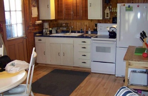 Bellaire Cottage | Lake Bellaire Cottage-Sandy Frontage & Screened Porch-Booking Spring/Summer 2020