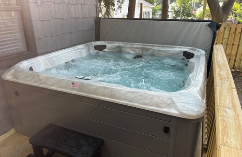 Beachwood-Bluffton House | Lake Breeze Cottage 6 beds w AC, hot tub near Lake Michigan beach and The Deck.