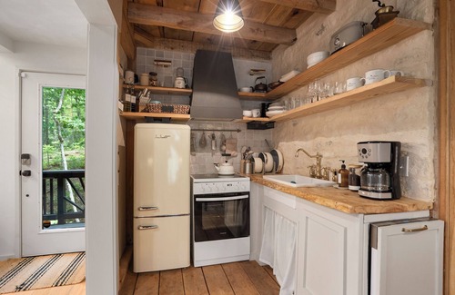 Clayton Cabin | Lake Burton Luxury Treehouse
