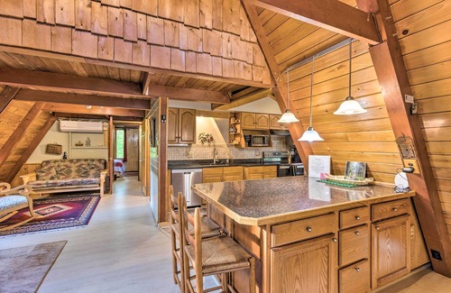 Lake Township Cabin | Lake Cabin in Honor w/Hot Tub, Dock & Sauna!
