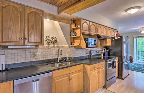 Lake Township Cabin | Lake Cabin in Honor w/Hot Tub, Dock & Sauna!