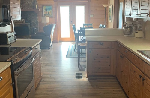 Jefferson House | Lake Cabin on North Shore of Lake O' the Pines