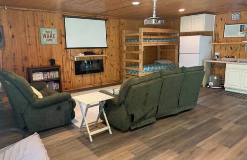 Jefferson House | Lake Cabin on North Shore of Lake O' the Pines