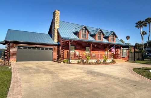 Crescent City House | Lake Cabin! Private Dock, Tennis Court & Pool