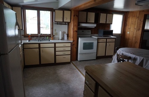 Swanton Cottage | Lake Champlain Shoreline Cottage - 4906 Maquam Shore, Town of St. Albans.