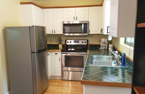 Hayesville Cottage | Lake Chatuge Country Cottages - Redbud Retreat FREE WiFi, Parking & Prem Chnls