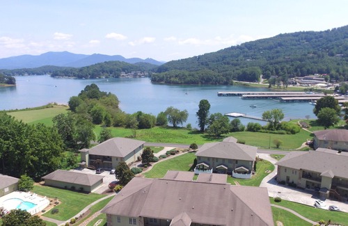 Hiawassee Condo | Lake Chatuge Getaway! Walk to The Ridges Resort & Marina + Restaurants!