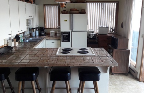 Manson House | Lake Chelan Private Waterfront Home, Exclusive Docks & Moorage. Pets Welcome.