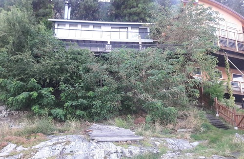 Manson House | Lake Chelan Private Waterfront Home, Exclusive Docks & Moorage. Pets Welcome.