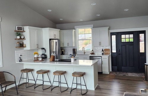 Manson House | Lake Chelan view home 1-bedroom in Manson with AC