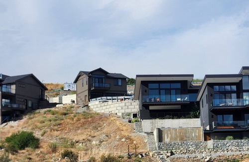 Manson House | Lake Chelan view home 1-bedroom in Manson with AC