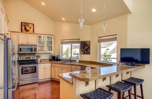 Chelan House | Lake Chelan Waterfront Resort Home- Pool, Boat -STR-0290