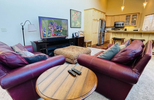 Chelan House | Lake Chelan Waterfront Resort Home- Pool, Boat -STR-0290