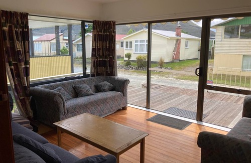Ashburton Lakes House | Lake Clearwater Lodge - Stunning mountain location - two Lakes/Unlimited Walks