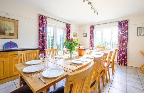 Thorpeness House | Lake Cottage - A large holiday home in Thorpeness - Close to the beach and The Meare - Aldeburgh Coastal Cottages