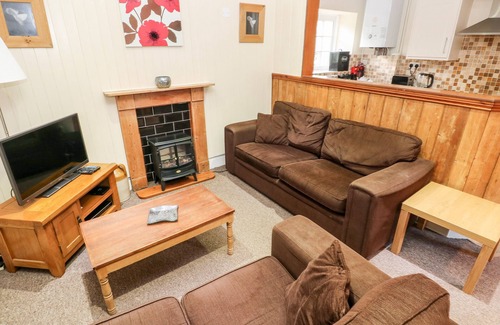 Llys Y Fran Cottage | Lake Cottage