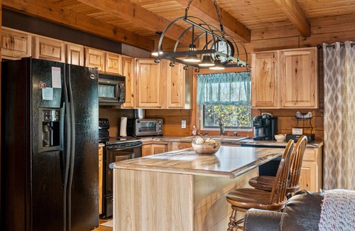 Etoile Cabin | Lake Daze Escape- Entire Cabin on Barren River Lake!