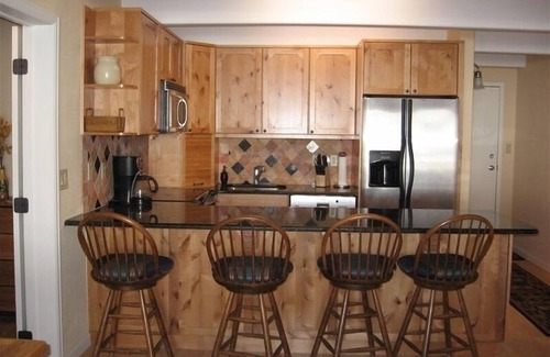 Dillon Condo | Lake Dillon Condominium with Beautiful Lake & Mountain Views