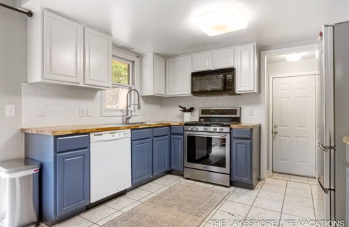 Holland House | Lake Effect Cottage close to Lake Michigan