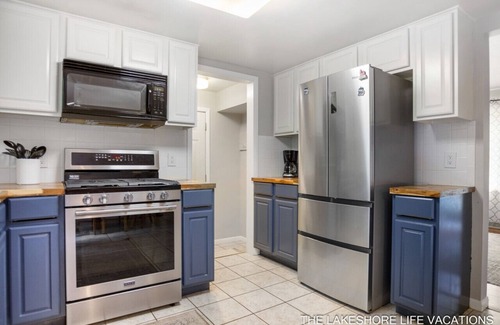 Holland House | Lake Effect Cottage close to Lake Michigan