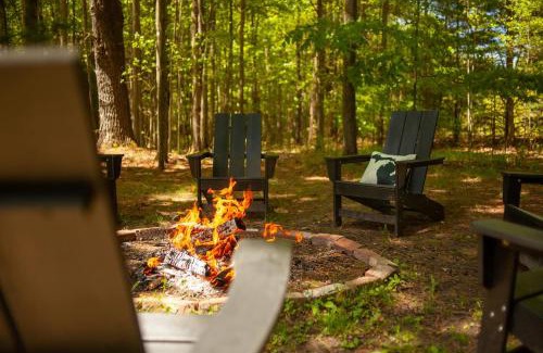 Holland House | Lake Effect Lodge 3 Min From Laketown Beach!