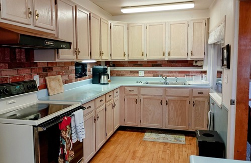 Brethren Cottage | Lake Elinor Retreat ~Springtime Blooms~ New Sauna!