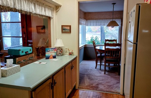 Brethren Cottage | Lake Elinor Retreat ~Springtime Blooms~ New Sauna!
