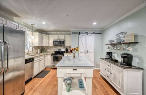 Livingston House | Lake, Entire House, 4BR, Hot Tub, New Fire Pit, Dog Friendly w/Fenced yard!