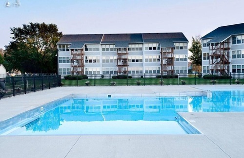 Port Clinton Condo | Lake Erie Waterfront Condo with Pool and Beach - Welcome to Our Nest