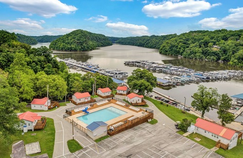 Smithville Cabin | Lake Front 2 Bedroom Cabin With a Pool and Bar & Grill