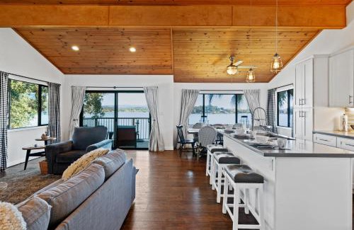 Clear Lake House | Lake front 4 bed rooms
