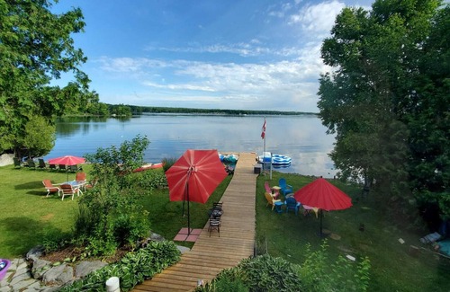 Selwyn Cottage | Lake front cottage