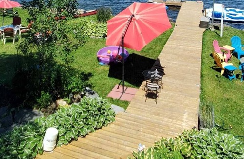 Selwyn Cottage | Lake front cottage