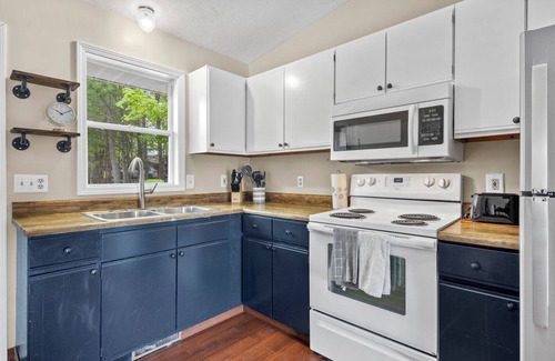 Lake Ann House | Lake Front Cottage in awesome Lake Ann, MI