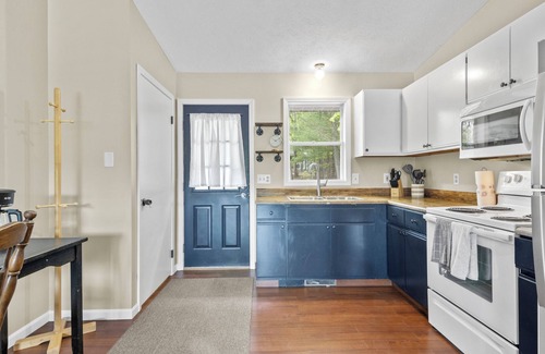 Lake Ann House | Lake Front Cottage in awesome Lake Ann, MI