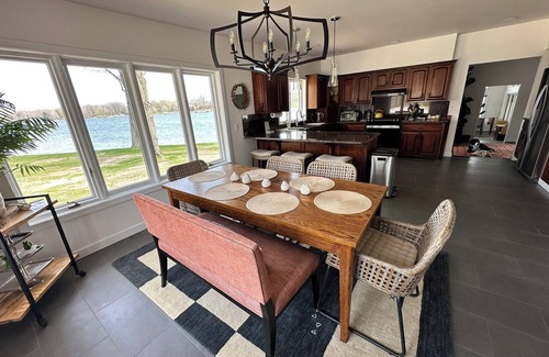 Paw Paw Lake House | Lake front estate on Paw Paw Lake in Watervliet, Michigan.