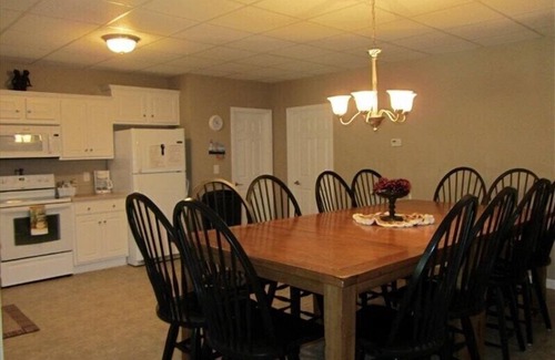 Seneca House | Lake Front Hartwell House 4.5 Miles to Clemson. 5 Bedrooms 3 Full Baths.14 Beds
