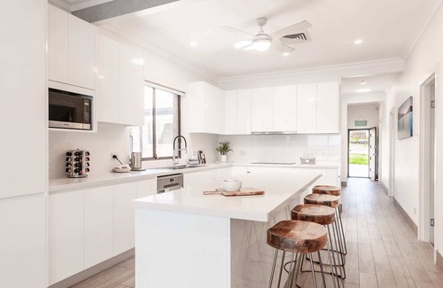 Arcadia Vale House | Lake Front Home - 4 Bedrooms - Pool & Jetty