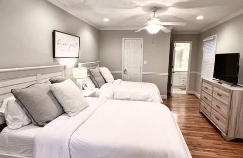 Wedowee Cottage | Lake front house near town and restaurants, paved road , year round water & dock
