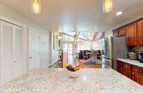 Ten Mile House | Lake Front house on Watts Bar Lake with large private dock, 2 screen porches