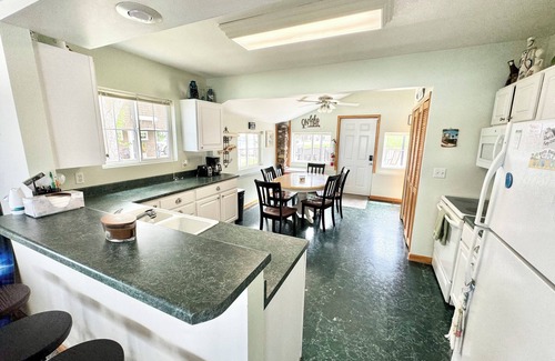 Arnolds Park Cabin | Lake Front House, walking distance to Arnold's Park, shops and restaurants.