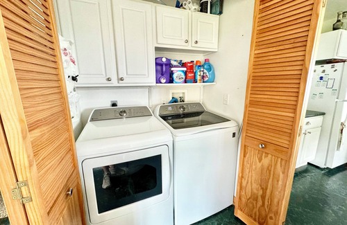 Arnolds Park Cabin | Lake Front House, walking distance to Arnold's Park, shops and restaurants.