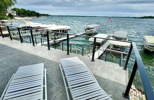Arnolds Park Cabin | Lake Front House, walking distance to Arnold's Park, shops and restaurants.