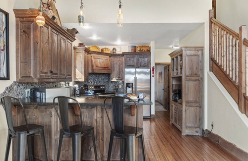 Branson House | Lake Front Lodge w Pool Table-Pvt Hot Tub-Wrap Around Deck-Free Daily Attraction Tickets